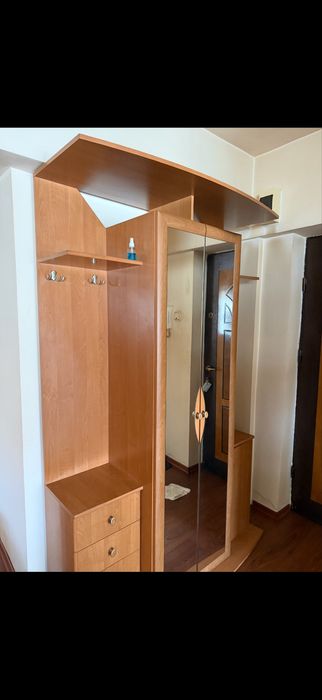 Dulap cu cuier  ,pentru intrare. Stare buna detalii in privat