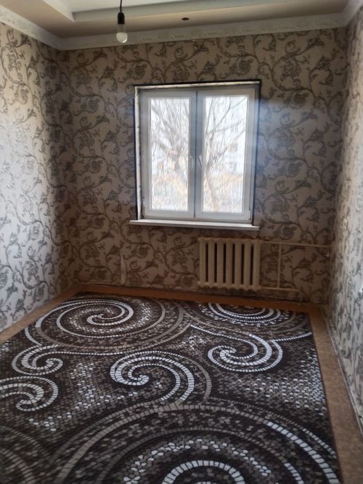 Arinda 3 xona 4 etaj 9 mikrarayon  makler xizmati bor