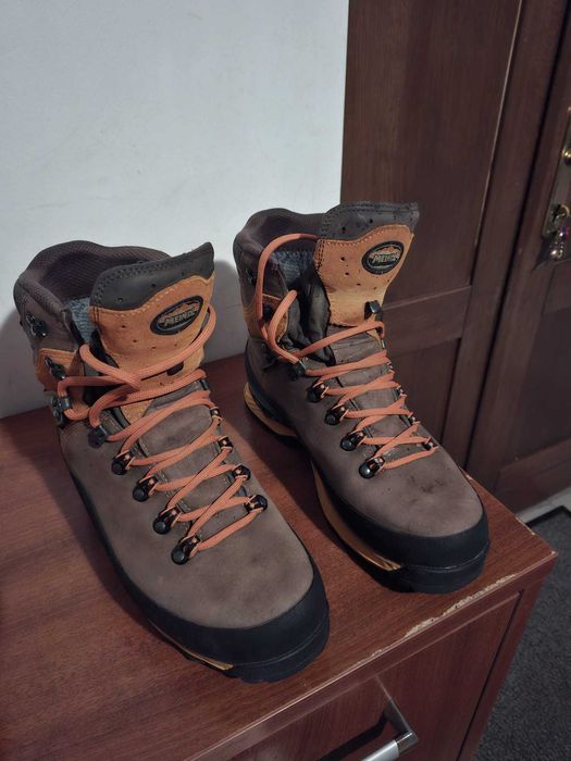 Bocanci vanatoare MEINDL Island MFS Active Rock 46