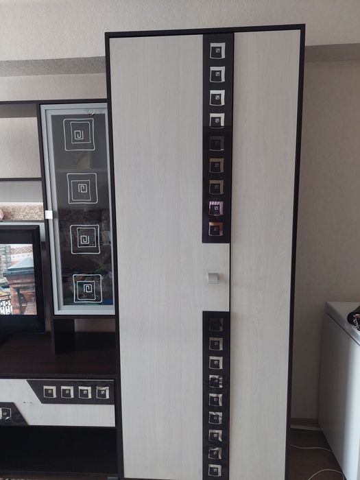 Шкаф горка для зала