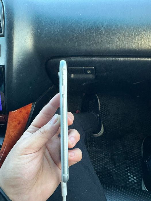 Продам айфон 8 на 64 гб