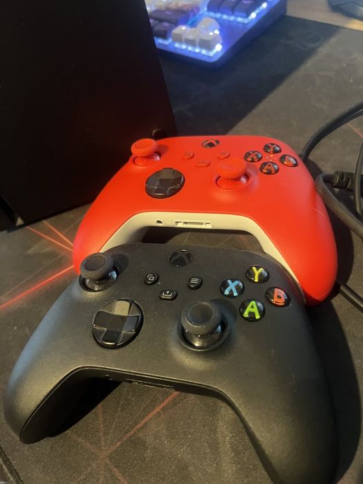 XBox Series X 1 TB  Чисто нов - 2 джойстика