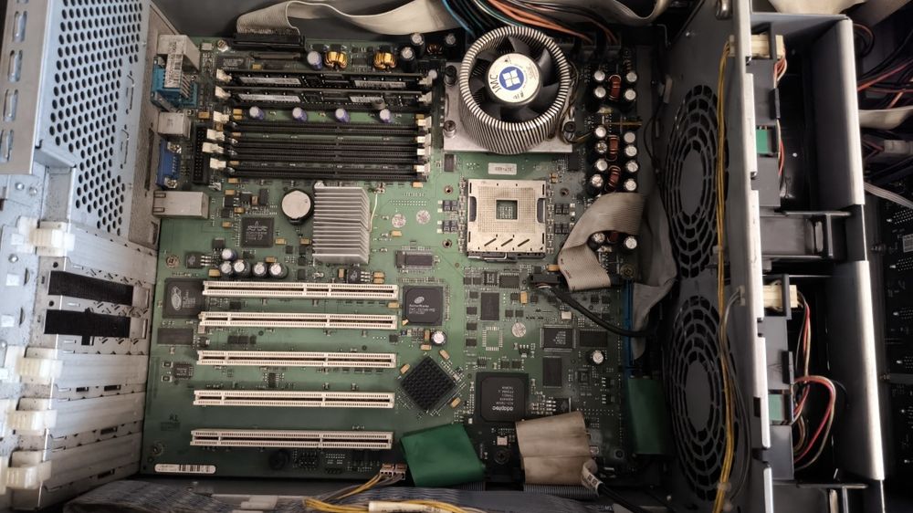 Продам Серверный корпус Fujitsu Primergy tx200