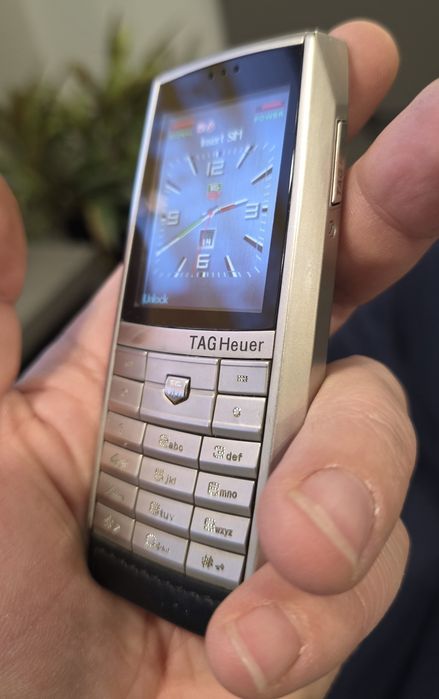 TAG Heuer Meridiist – Luxury Mobile Phone