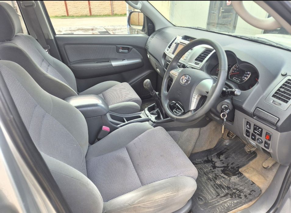 Toyota Hilux 3.0 Invincible Manuala 2013 volan dreapta