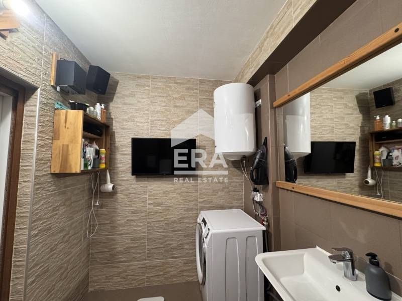 Тристаен обзаведен апартамент над парк Възраждане и бул. Трети март с