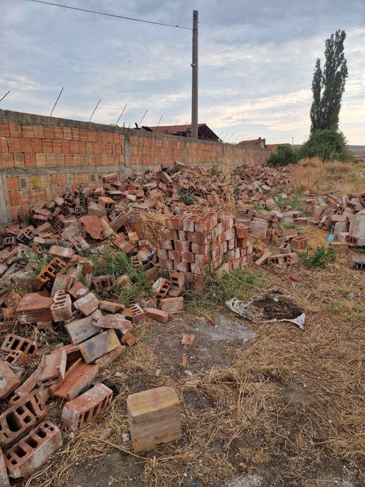 Продавам тухли, керемиди, колове