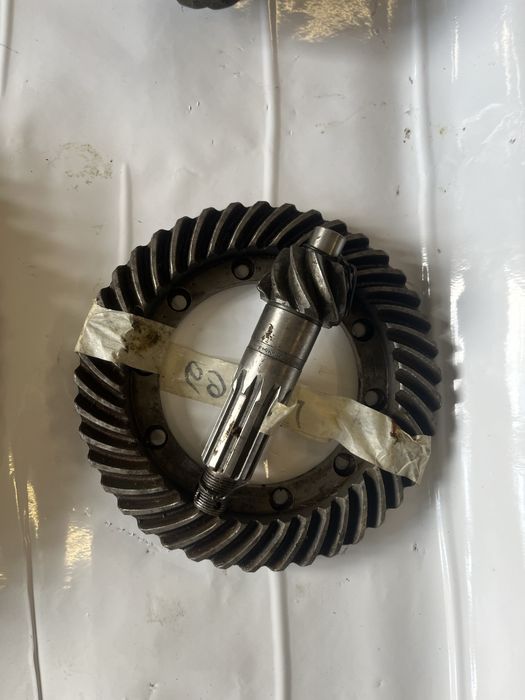 Продавам корони и пиньони за руски автомобили