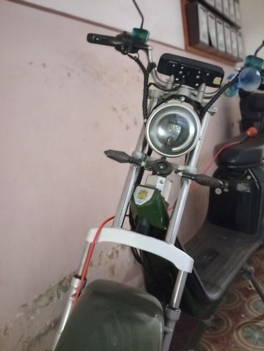 vând scuter electric Harley