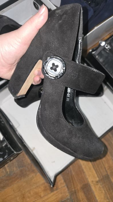 Încălțăminte toc