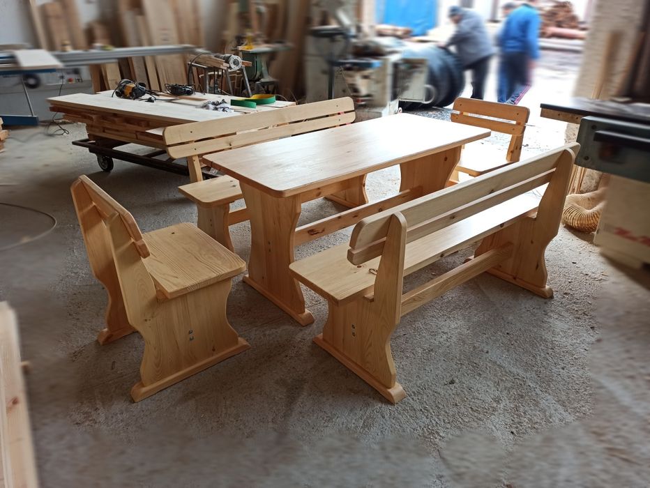 НАЛИЧНИ Баварски маси и пейки