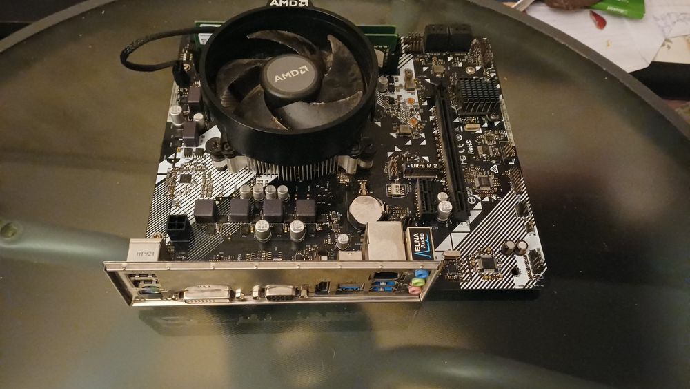 Vând kit placă de baza am4,cpu 16gb ram