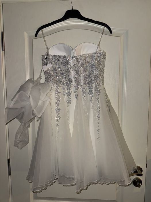 Официални рокли .