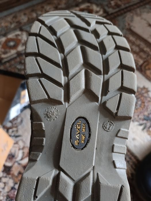 Продам спец обувь