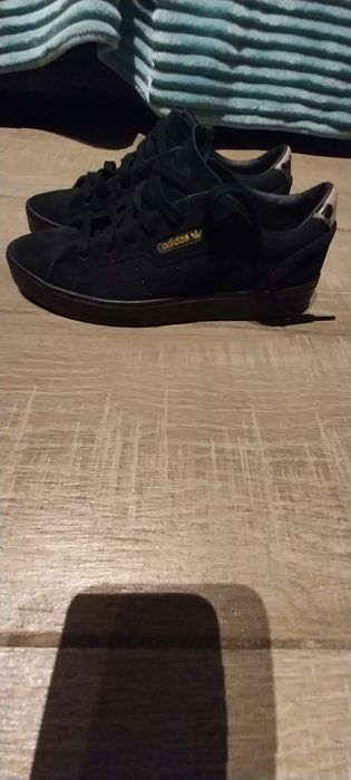 Adidas piele întoarsă noi 38