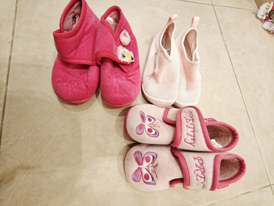 Лот пантофи за детска  градина, размер 26/27 за момиче