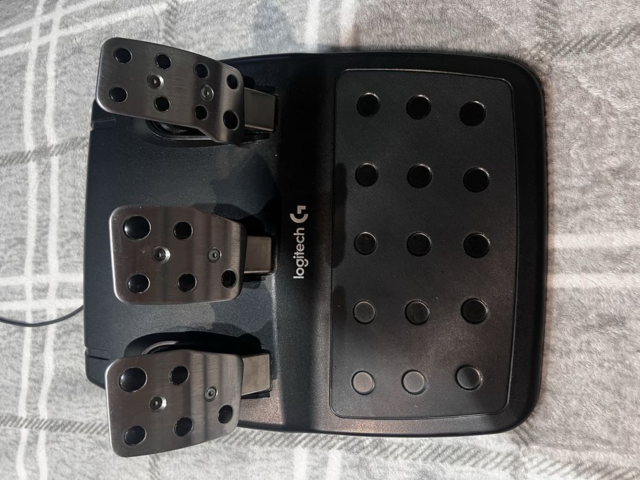 Пълен комплект Logitech G29/+ Driving Force Shifter – Като нов!