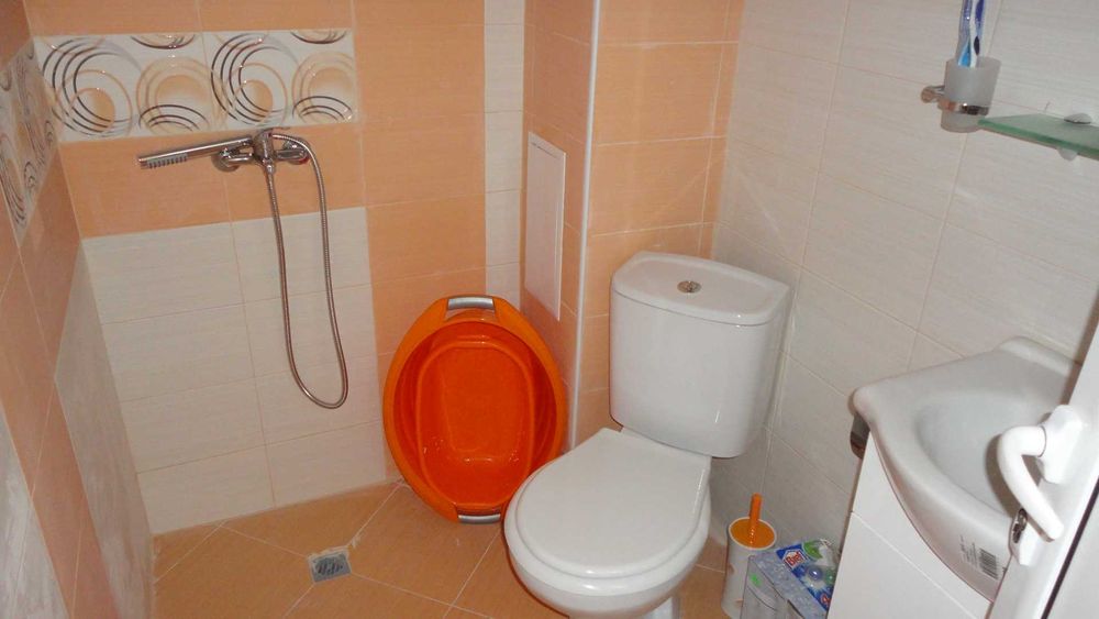 Студио 30 евро (за цялото студио) център до автогара "Юг"