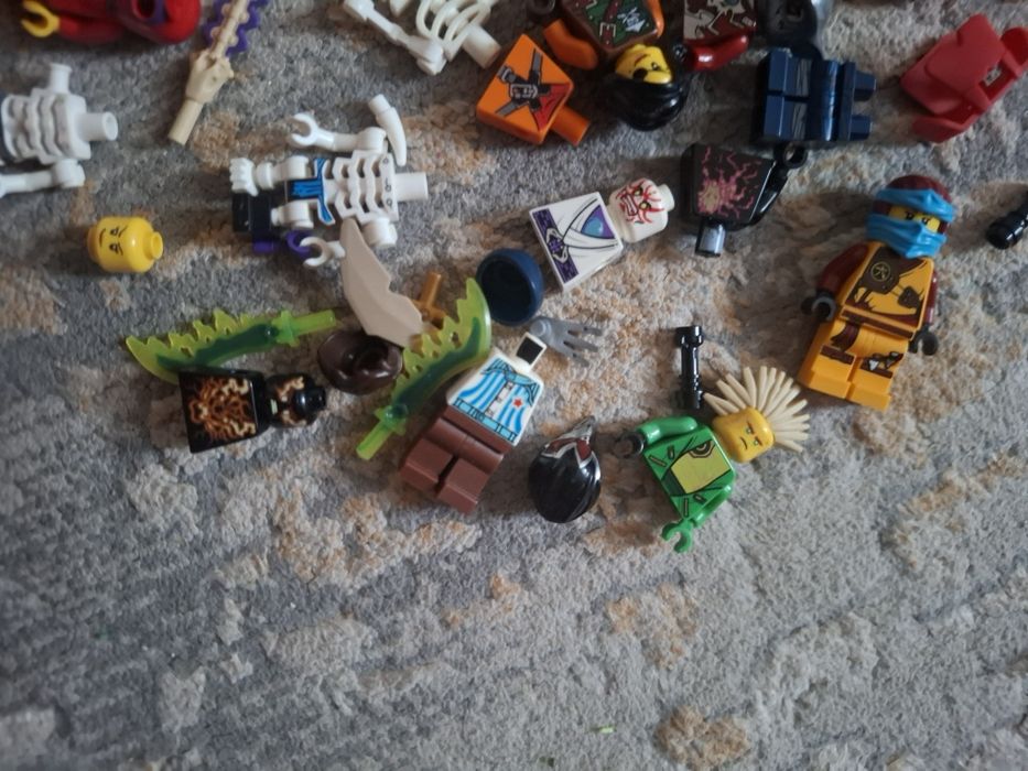 Ninjago minifigures and parts