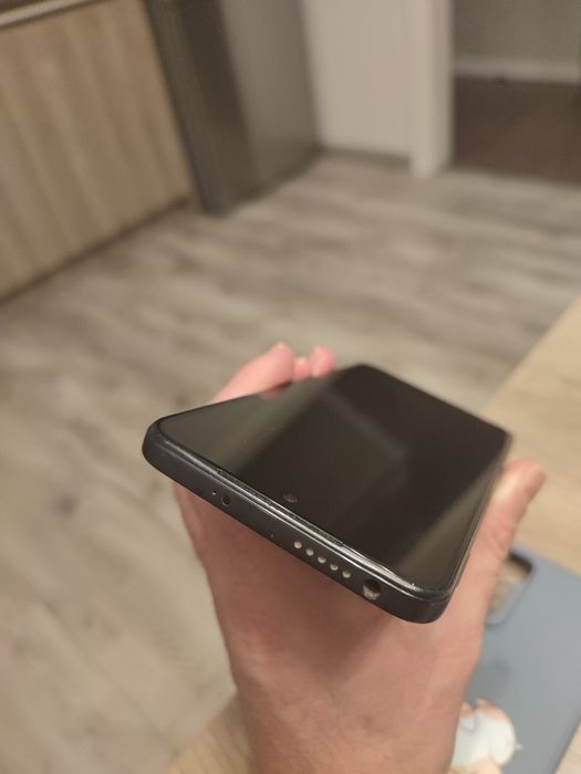 Redmi Note 11 телефон неразличим от нов. Подарък 3 бр. Калъфи за него