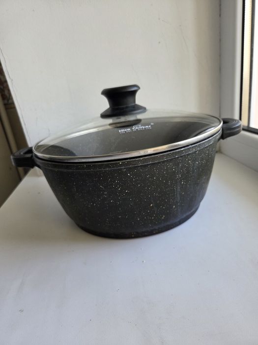 Продам кастрюлю 5 л.
