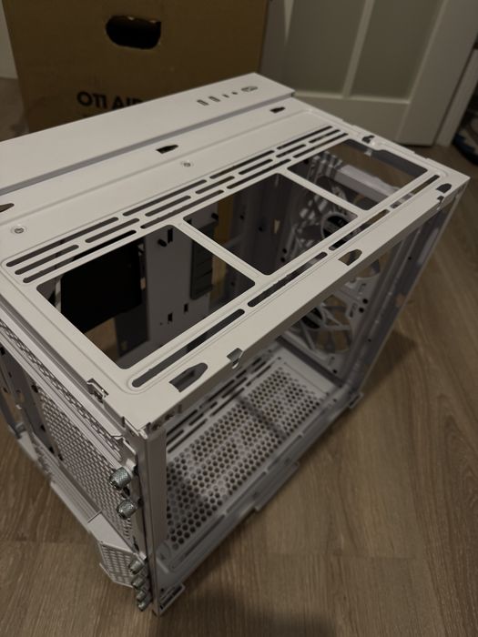 Продам белый корпус аквариум LIANLI O11 Air mini