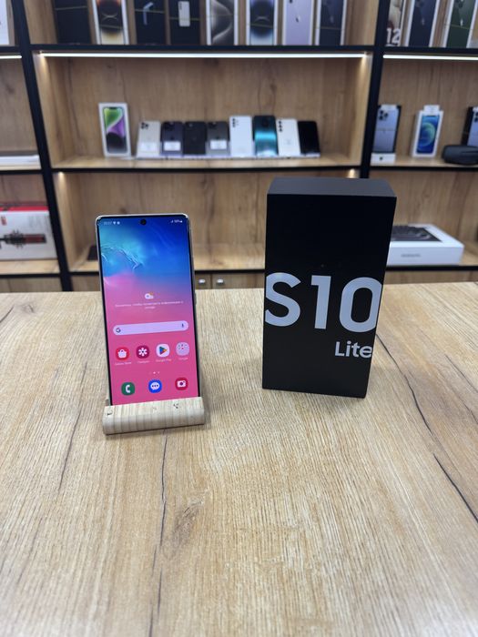 Телефон Samsung  С 10 лайт