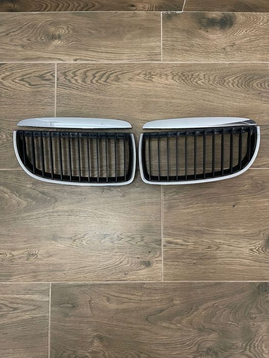 Vand grile BMW e90 si proiectoare de ceata
