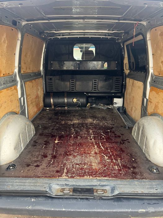 Mersedes Vito sotiladi