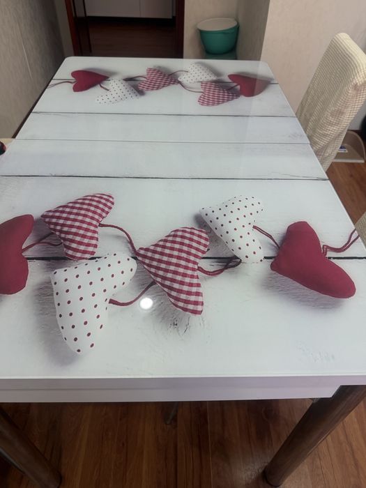 Красивый кухонный стол с 6-стульями