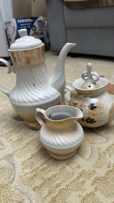 Набор чайников с молочницей фарфор