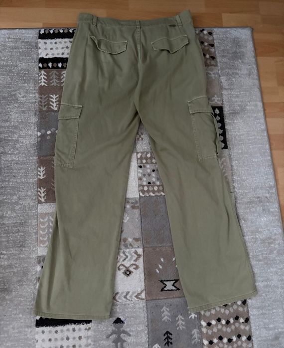 Pantaloni verzi Pull&Bear