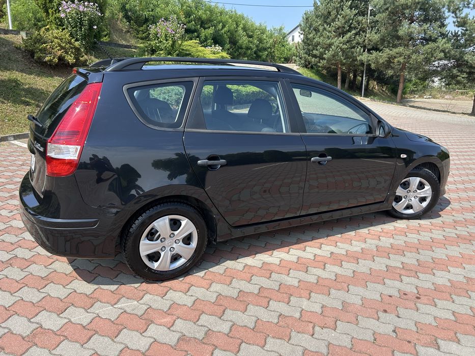 -Hyundai i30 facelift-break-2011-1.4benzina-109cai-euro5-adusa din germania-