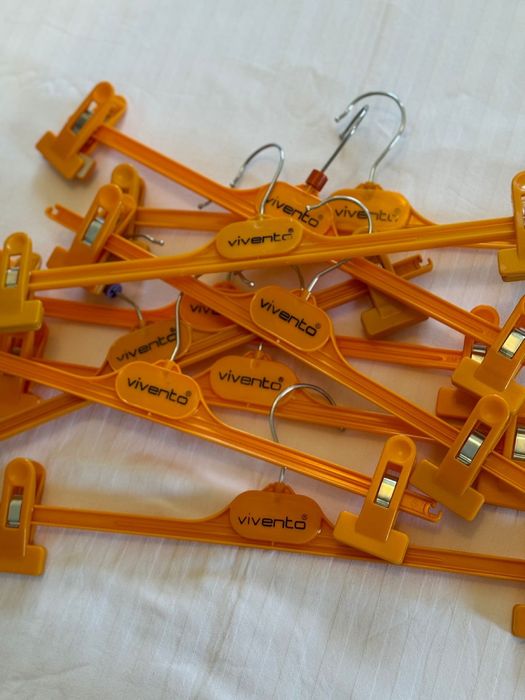 пластиковые вешалки
