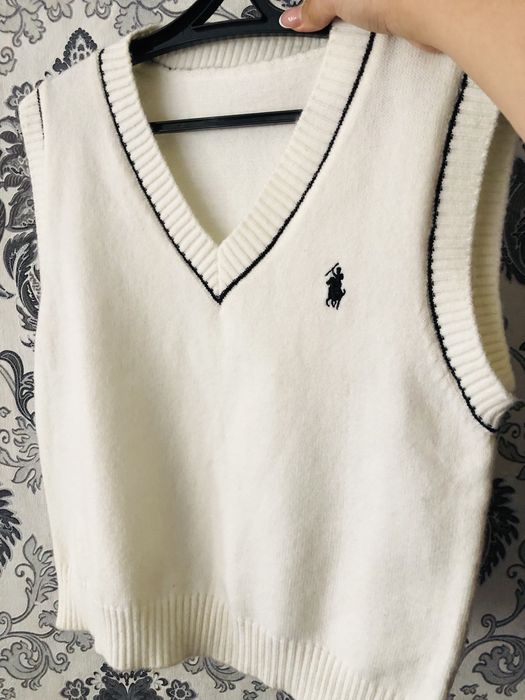 Белая жилетка для школы,абсолютно новая