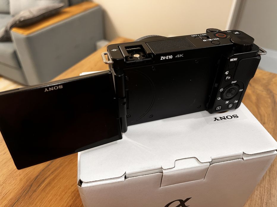 Sony ZV-E10 с объективом Sigma 16mm