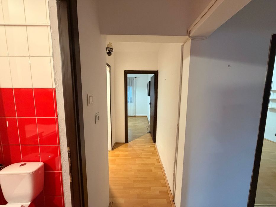 De vânzare apartament cu trei camere in cartierul Unirii.Mai multe detalii la telefon 0751687836.