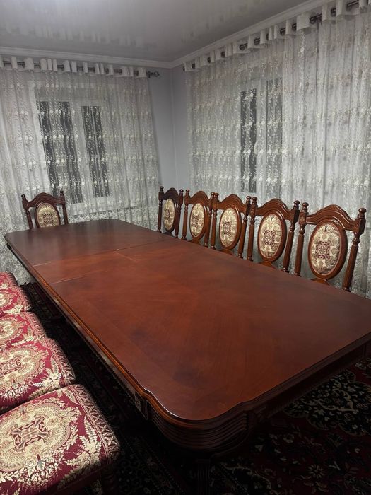 Стол со стульями