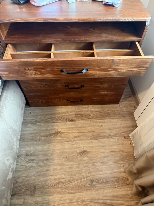 Дамска тоалетка с огледало