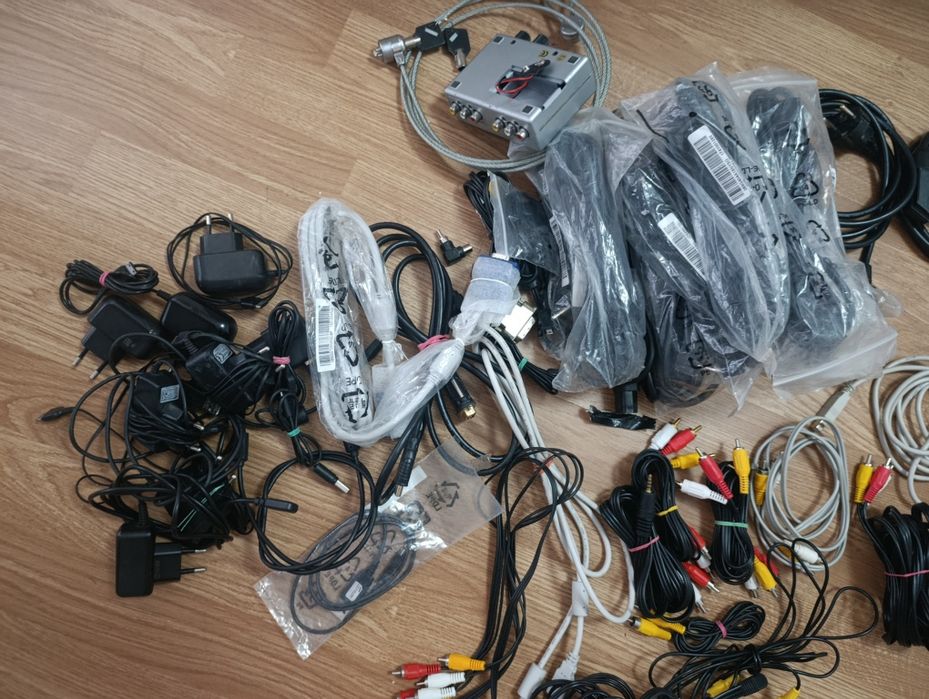 Lot cabluri TV/audio/video + SCART + alimentatoare – diverse modele