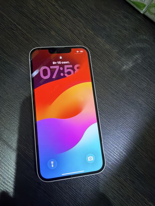 Продам iPhone 13 128GB — отличное состояние