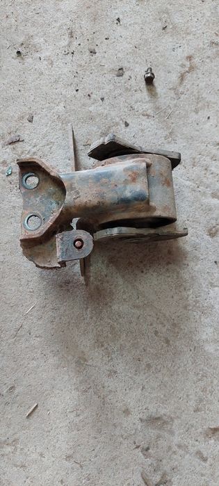 Подушка кпп на мазду 323 ba