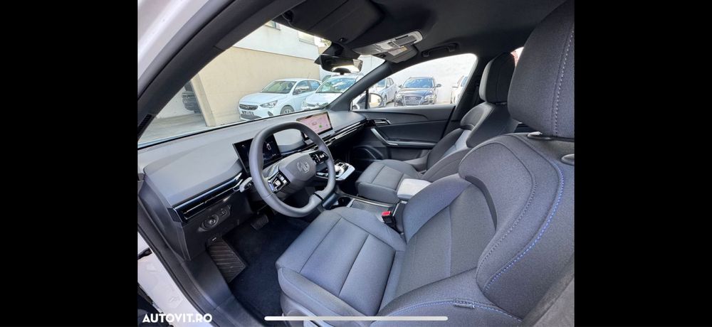 Inchiriere MG4 2025 si Dacia Logan 2025