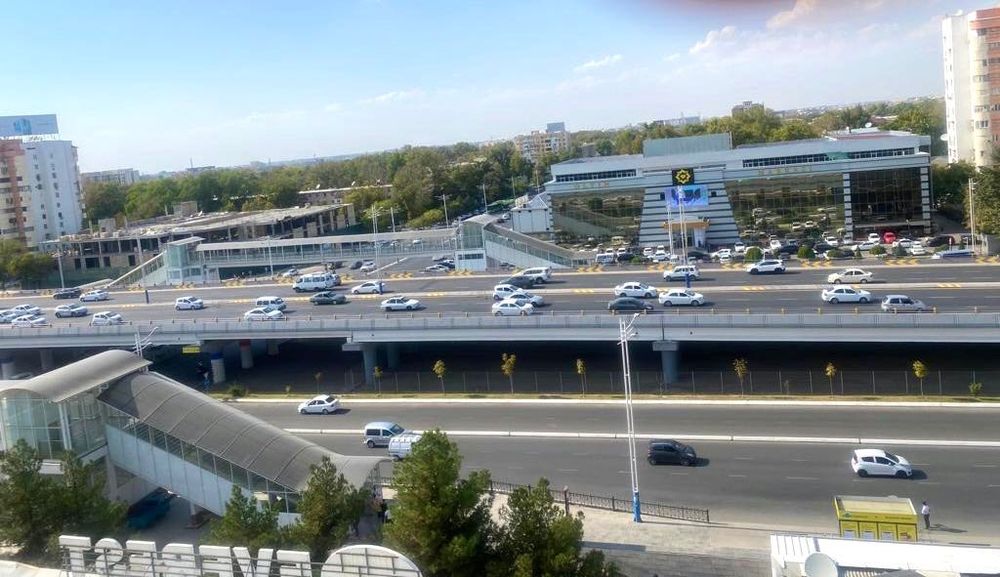 Сдается  суточна за 400. Тысяч сум. 2 х комнатная квартира метро Новза