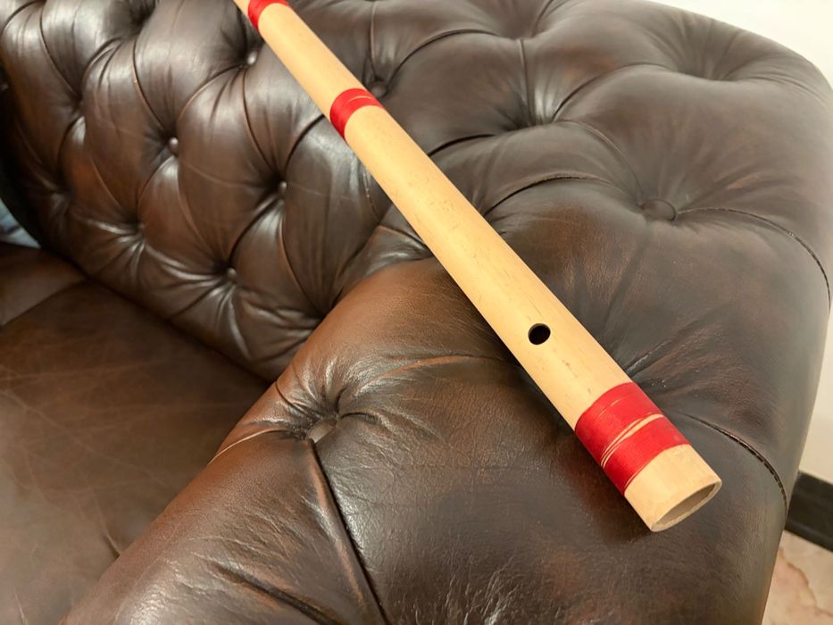 Професионална флейта Бансури, закупена от Индия.