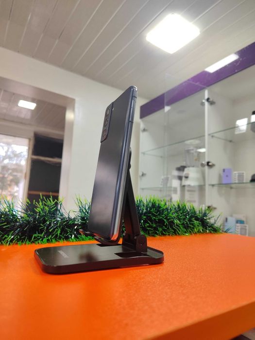 Продаю Samsung Galaxy S21 Ultra с памятью 8/256 GB