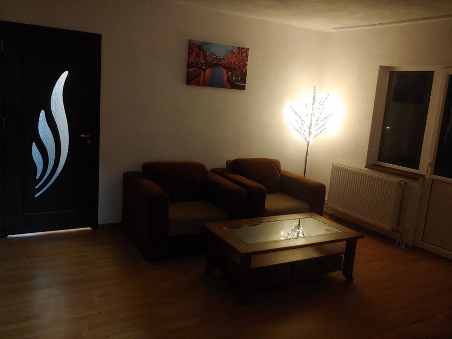 Închiriez apartament  confortbabil, cu toate dotările.