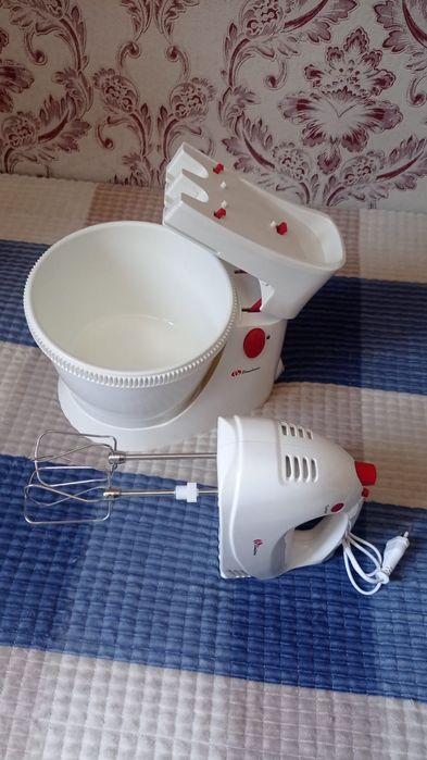 Миксер Binatone.