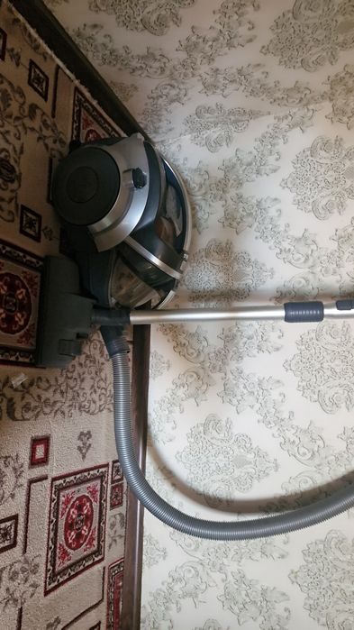 Срочно продаю пылесос