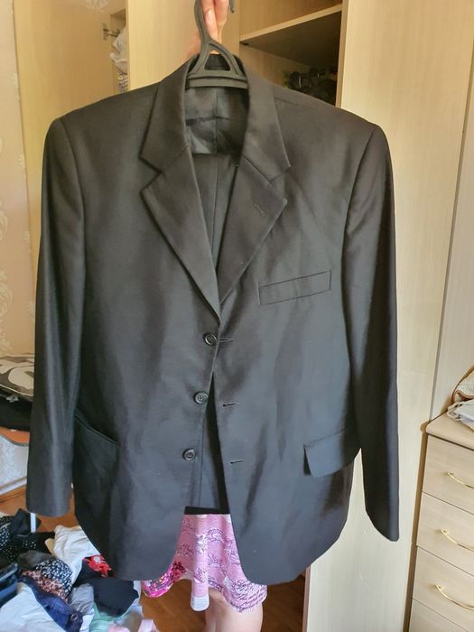 Продам костюмы для мужчин